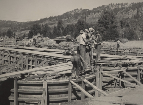 Black and white photo of construction workers building oval shaped fish ponds at Leavenworth NFH in 1940