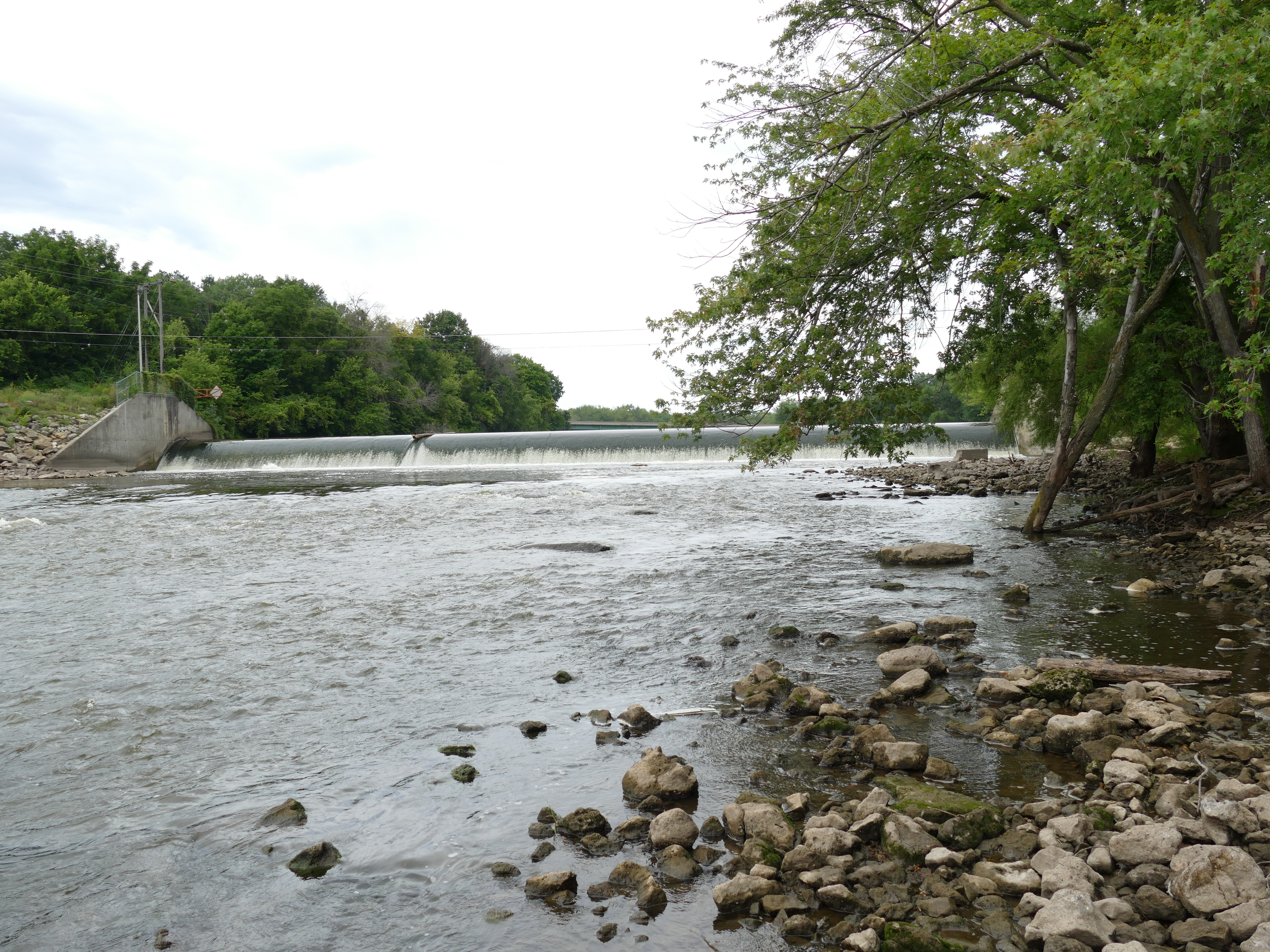 Full view of Pinicon Ridge Park Dam in Iowa | FWS.gov