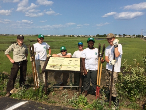 Youth Conservation Corps Work | FWS.gov