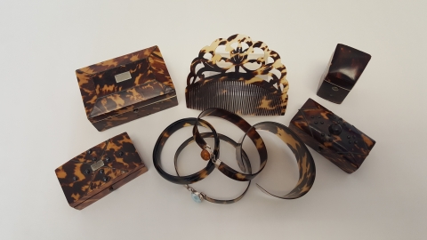 Decorative boxes, jewelry, and a hair comb made of sea turtle carapace