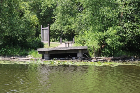 Photo of fishing pier at Halfmoon landing on shore