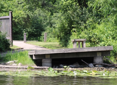 Halfmoon platform on the bank of the River