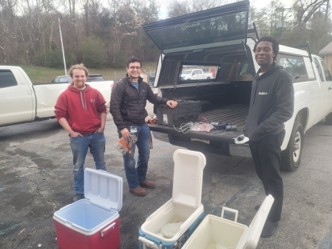 University of Alabama research team picking up trout from Dale Hollow NFH