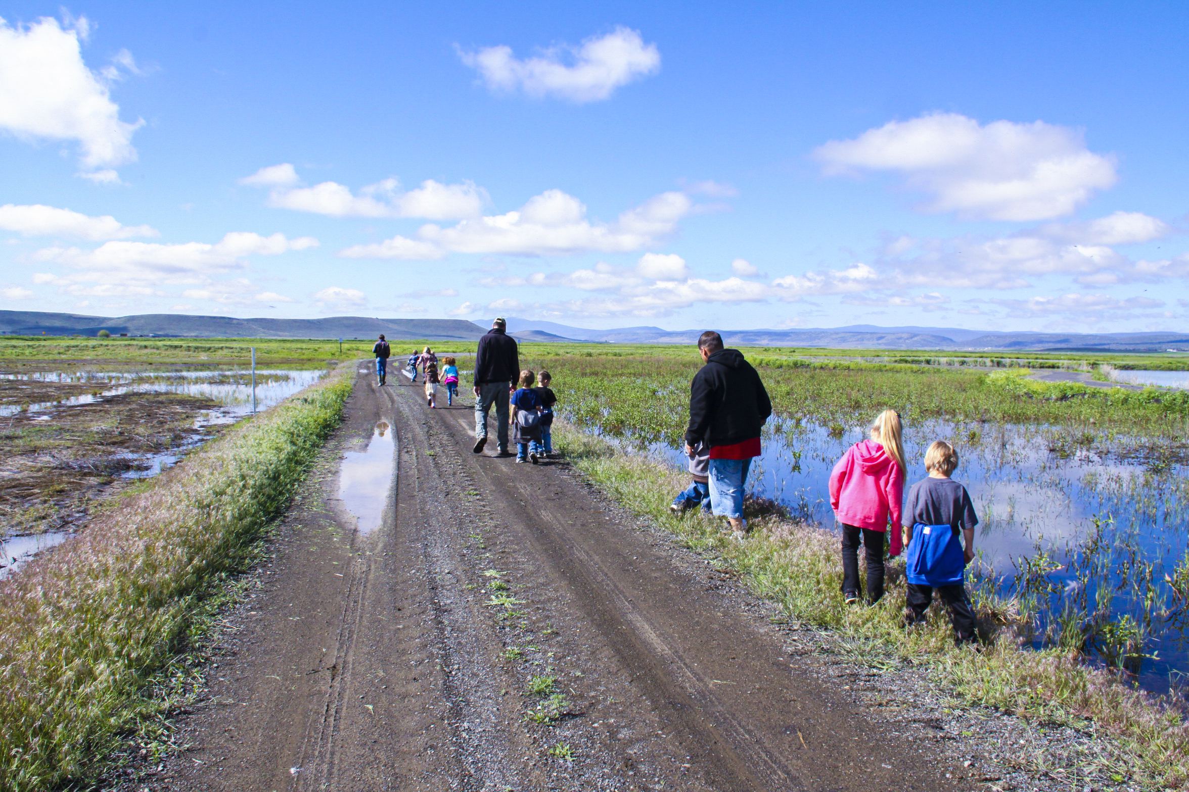 Kids and families walk along wetlands trail of Modoc NWR.