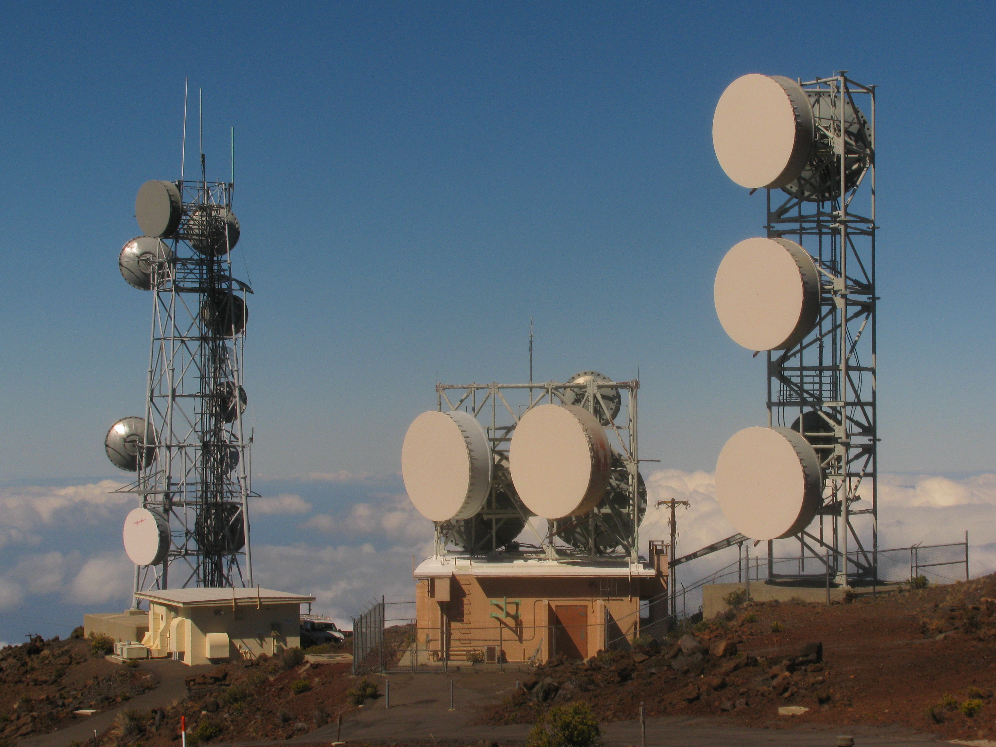 Habit view communication towers at Science City, Maui, Hawaii. FWS.gov