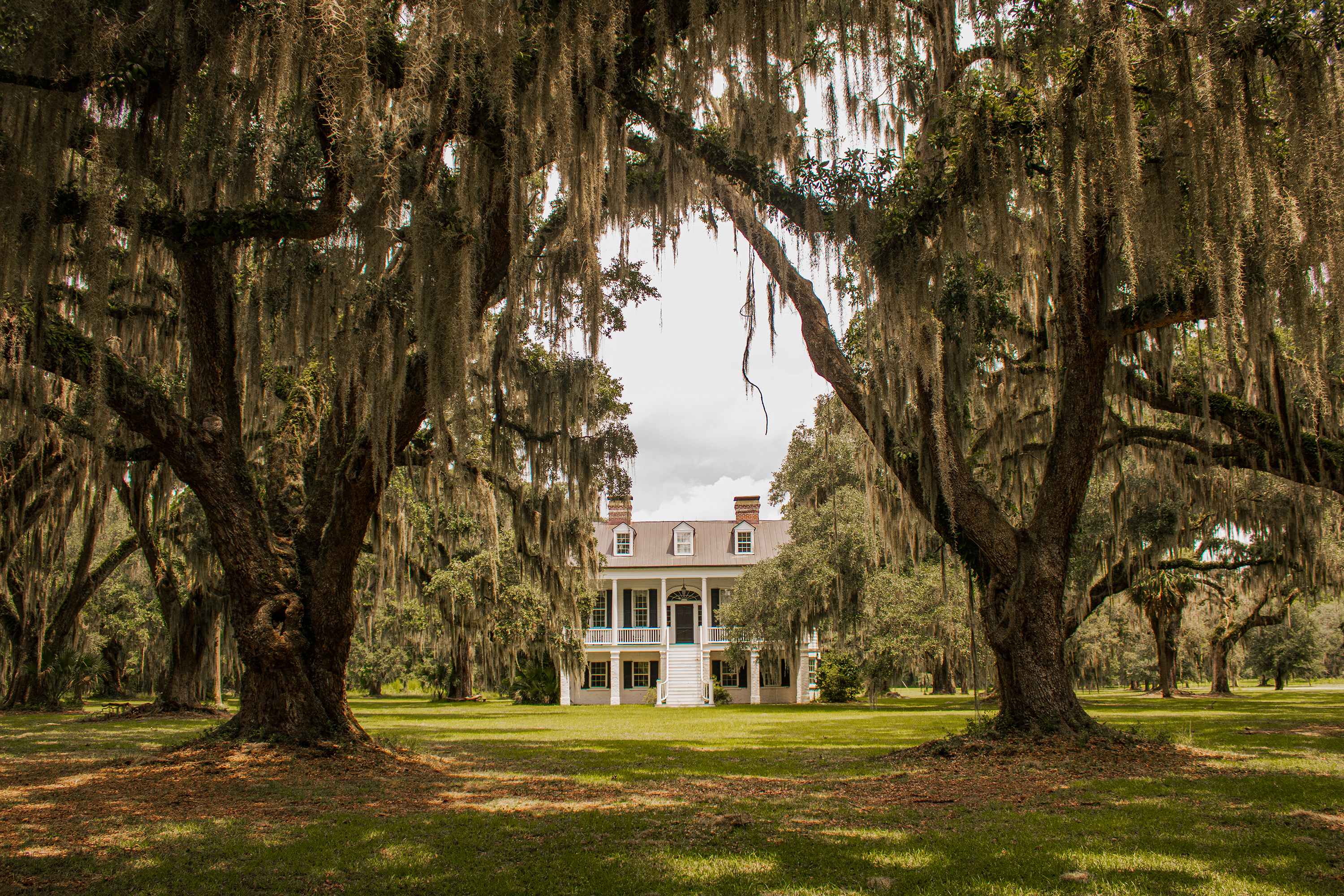 Front view of the Grove Plantation Manor at E.F.H. ACE Basin NWR