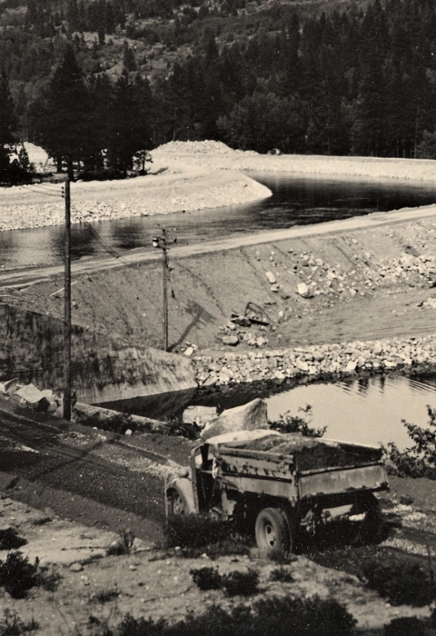 Construction of the Icicle Creek Diversion Channel and Dam #2 at Leavenworth NFH in 1940.