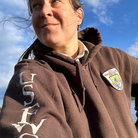 Profile picture of Kim Holzer wearing USFWS uniform.