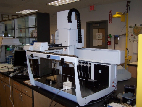 An automated liquid handling robot is one of several tools which allow rapid processing of large numbers of genetic samples to inform hatchery operations in real-time.