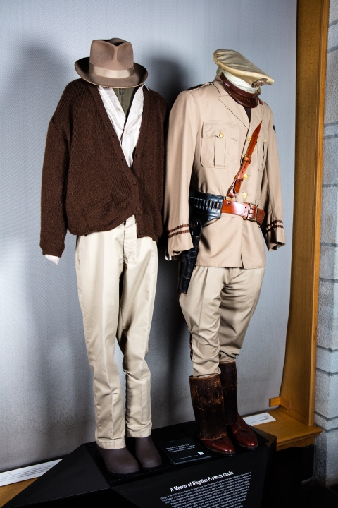2 mannequins dressed in outdoor attire