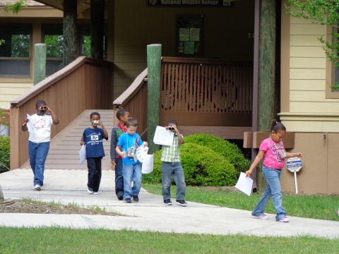 Elementary school children visit Santee NWR