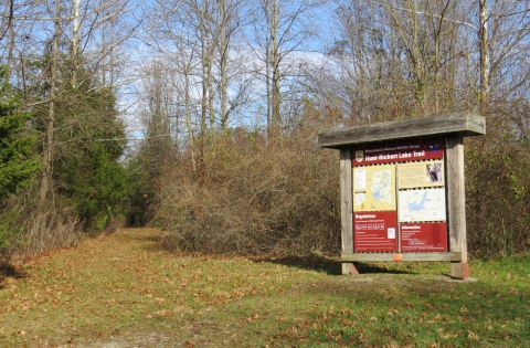 Trailhead kiosk at Hunt-Richart hiking trail