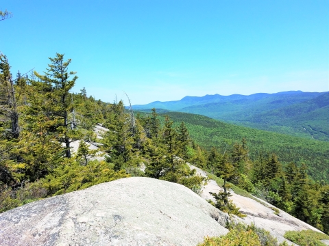 Blue skies over the White Mountains in New Hampshire