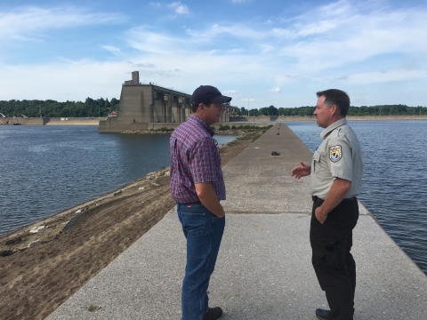 Michael Johnson talks with Refuge Chief on the Newburgh Dam