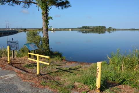 Picture of the Blackwater River soft launch, located at the Blackwater River Bridge on Rt. 335 at Blackwater NWR
