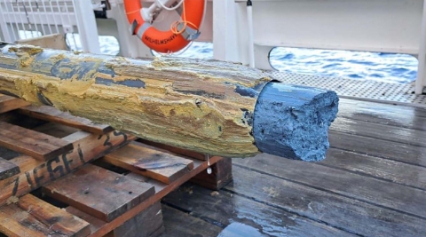 Blue serpentinite mud from a newly discovered mud volcano oozing out of the core catcher. Photo: Deep Blue Expedition SO292/2