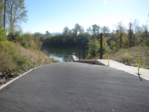 Picture of the Independence Park boat ramp looking from the top of the ramp into the water