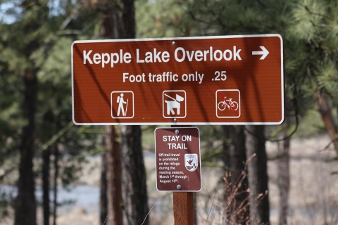 A brown sign that reads "Kepple Lake Overlook, Foot Traffic Only .25"
