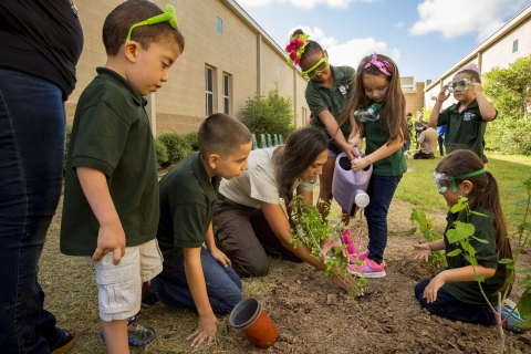 Gisela Chapa, then-manager of Santa Ana National Wildlife Refuge in Texas, helps elementary school students plant a pollinator garden.