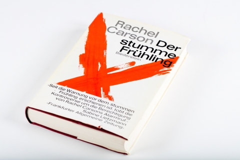 Rachel Carson's Silent Spring book written in German.