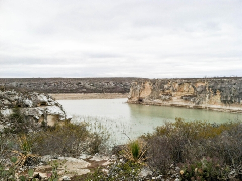 Head-on view of the confluence of 2 rivers
