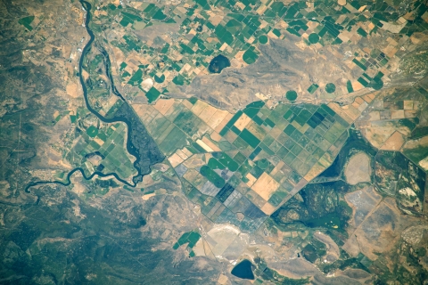 Aerial image of the Klamath River showing widespread drought