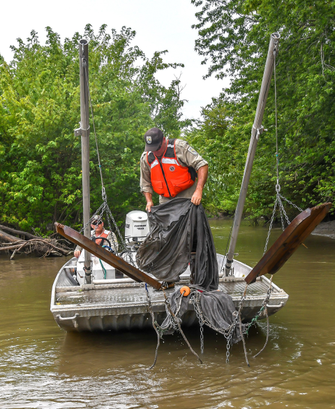 The trawl has been fully retrieved.