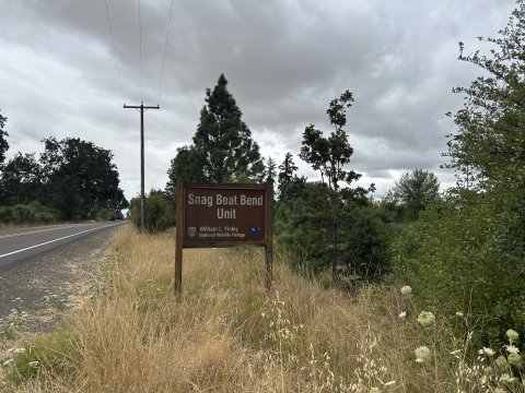 Snag Boat Bend Unit Entrance Sign along road