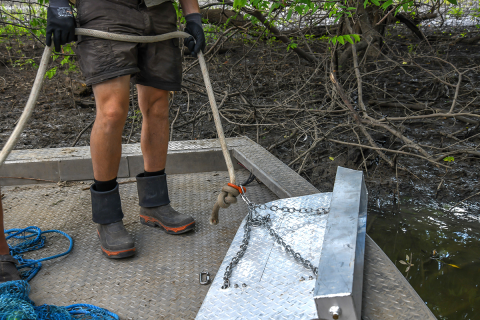 A Warp is tied to an Otter board with a shackle.