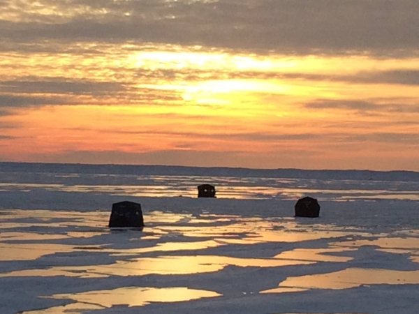 Ice fishing huts on Lake Erie